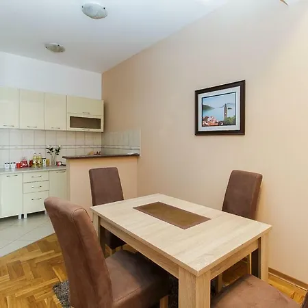 Bridge Apartment *